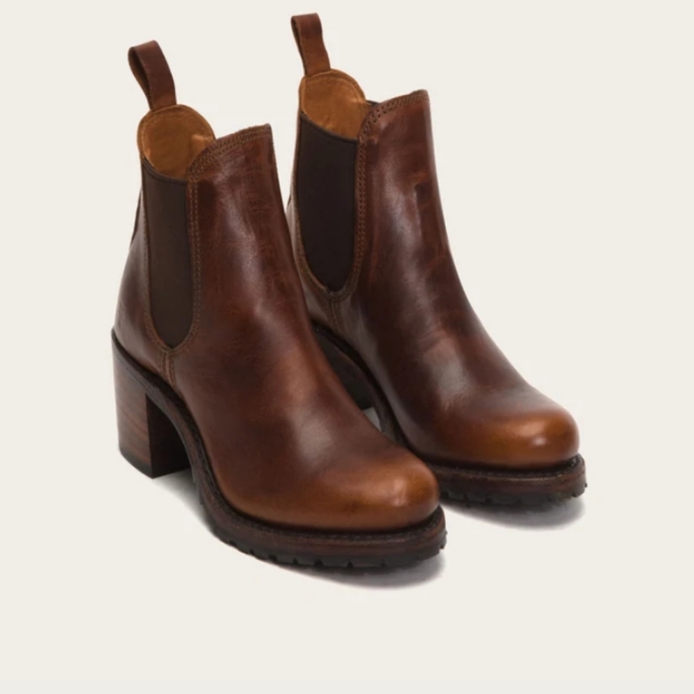 Frye Sabrina Chelsea Boot